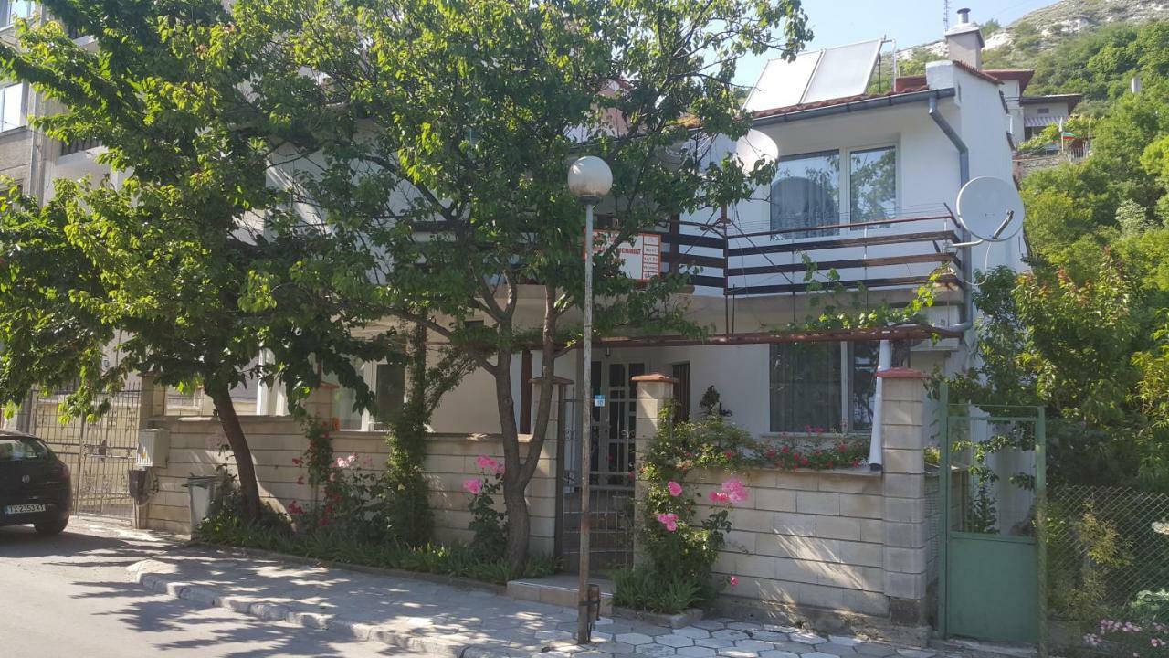 Fema Guest House Balchik Luaran gambar
