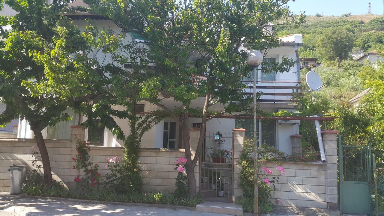 Fema Guest House Balchik Luaran gambar